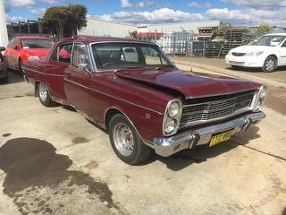 WRECKING 1971 FORD ZD FAIRLANE 500 FOR PARTS